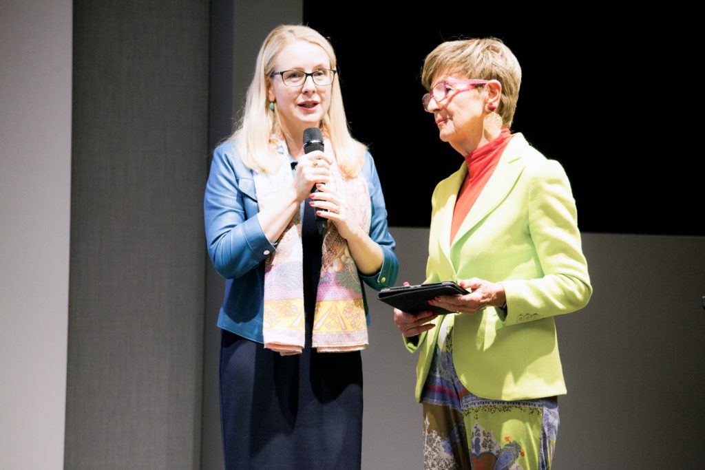 Ministerin Schramböck und Ingrid Korosec