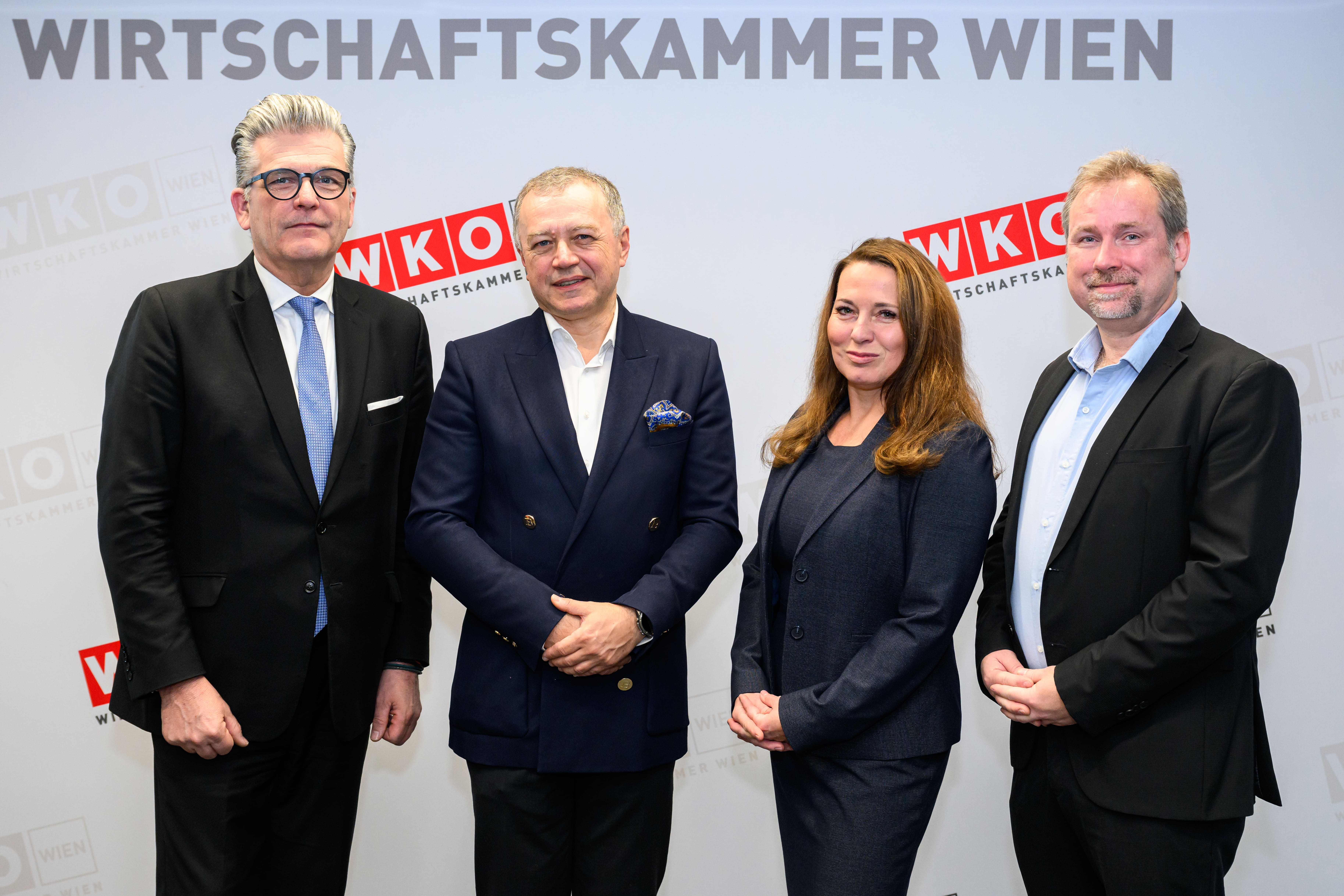 Martin Heimhilcher, Markus Schaffhauser, Petra Postl, Christoph Becker bei der Pr&auml;sentation des Vienna Digital Skills Insight